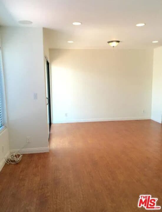 Foto del edificio - 10574 Sunland Blvd