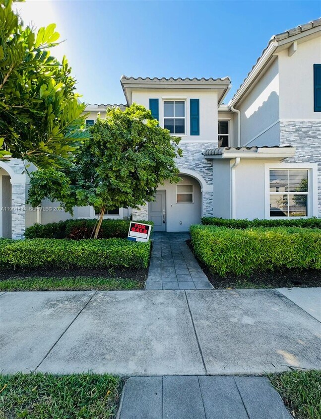 Foto principal - 2664 SE 19th St