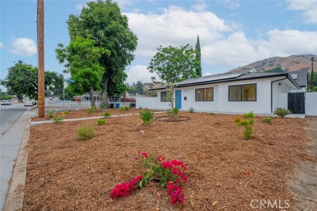 Foto del edificio - 7734 N Glenoaks Blvd