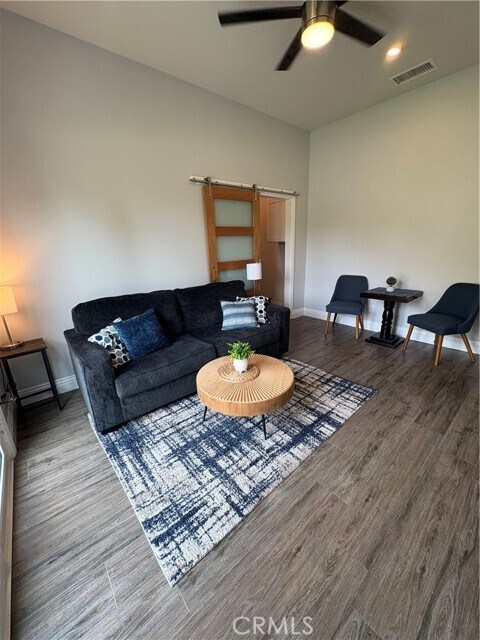 Foto del edificio - 250 Mt Rushmore Dr