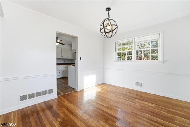 Foto del edificio - 35 Brooktree Rd