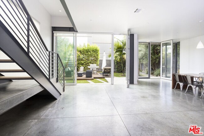 Foto del edificio - 707 Flower Ave