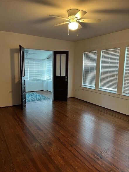 Foto del edificio - 302 W Wall St