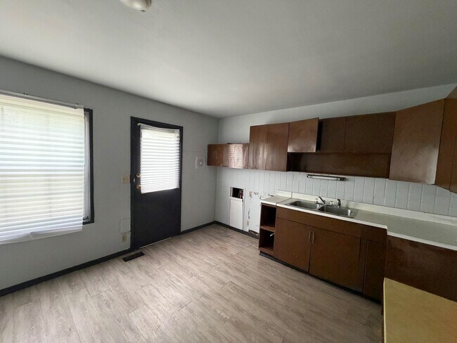 Building Photo - 1014 Koehn-