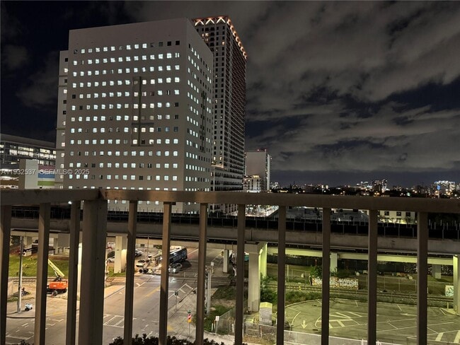 Photo - 850 N Miami Ave Apartment