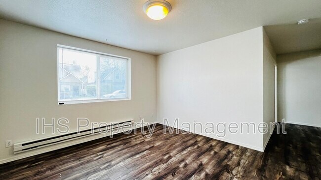 Building Photo - 1524 W 4th Ave