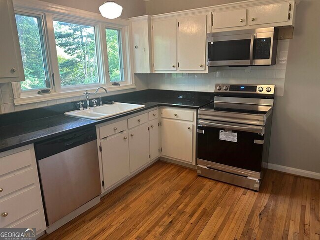 Foto del edificio - 2337 Sanford Rd