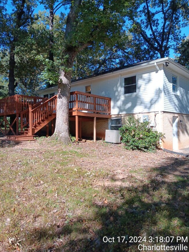 Foto del edificio - Spacious 5-Bedroom 2 Bath  Home in Historic Downtown Charlottesville