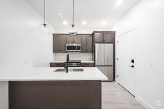 Building Photo - 126 Adelaide Ave