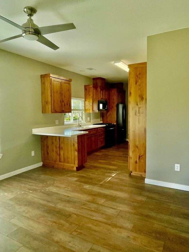 Building Photo - Completely Renovated