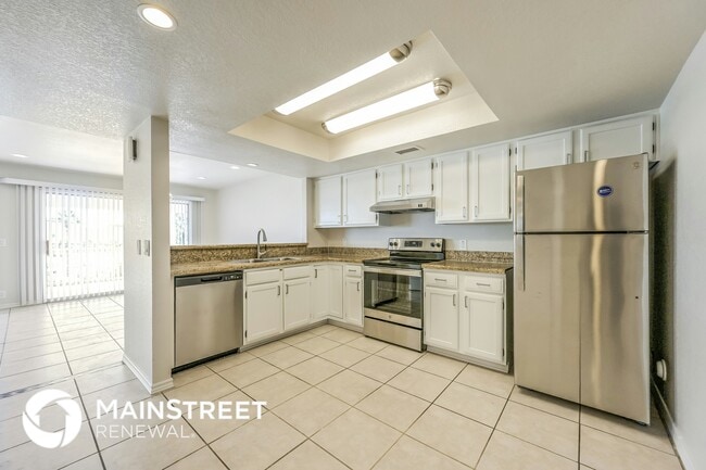 Building Photo - 1611 E Villa Maria Dr