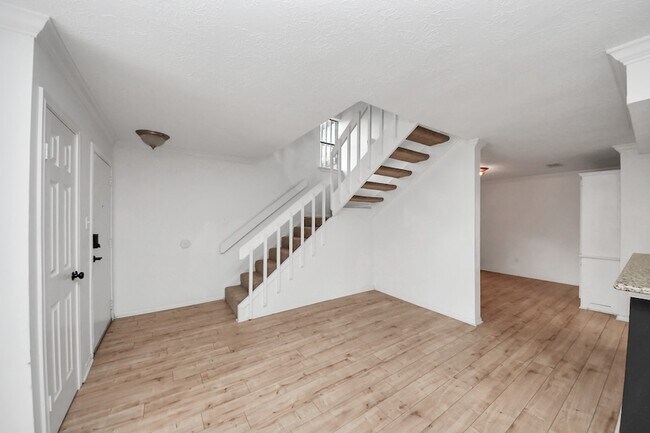 Building Photo - 12755 Mill Ridge Dr