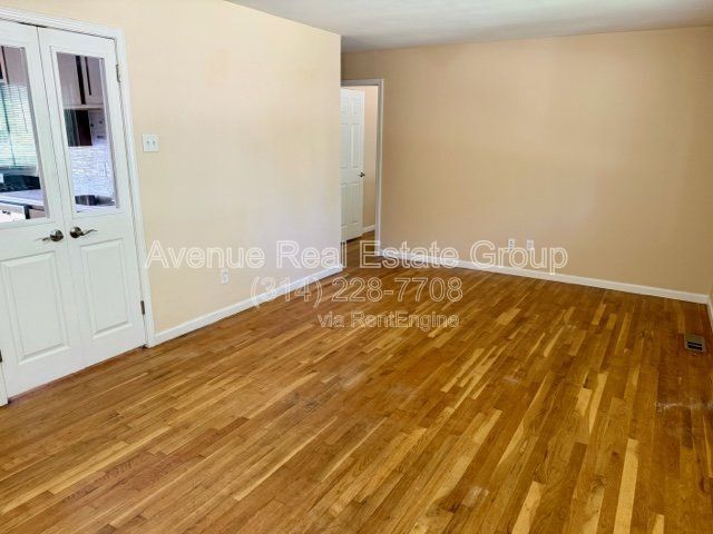 Foto del edificio - 11090 Alan Shepard Dr