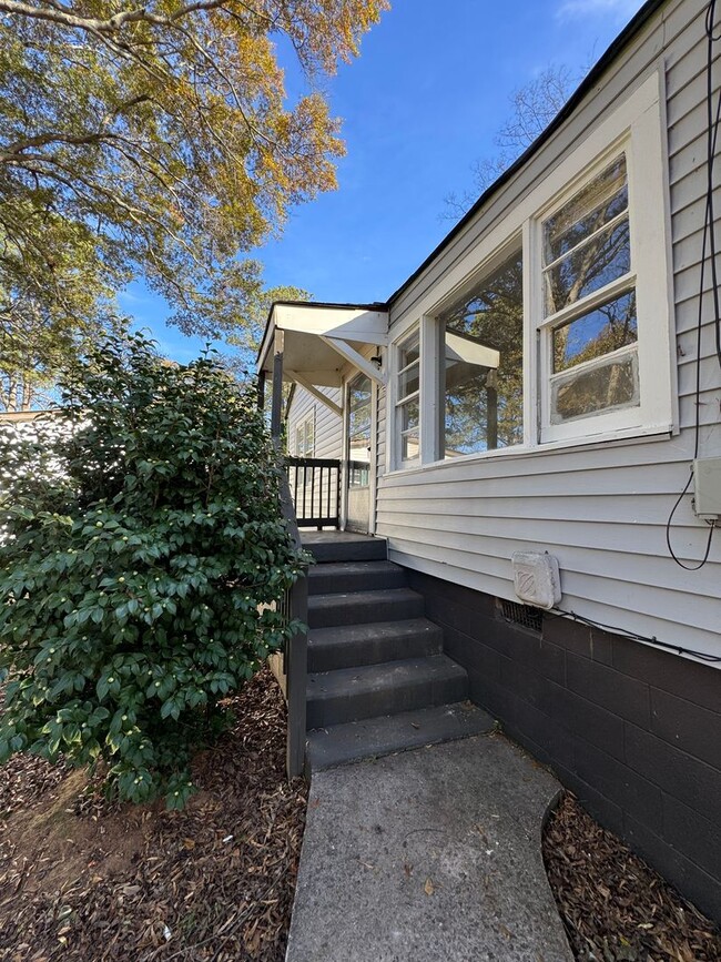 Foto del edificio - 2/1 House in East Rome with bonus room- $995