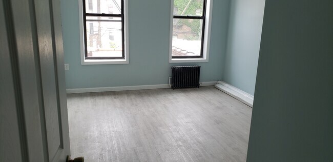 Foto del edificio - 1233 Flatbush Ave