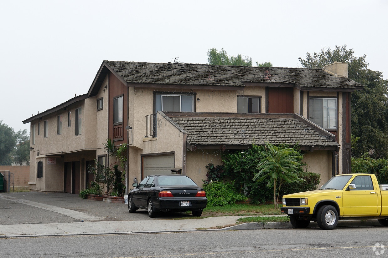 Building Photo - 565 S Parker St
