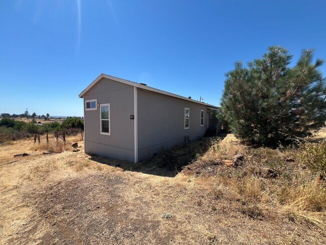 Foto del edificio - Paradise 2 bedroom 2 bath home on land. Ru...