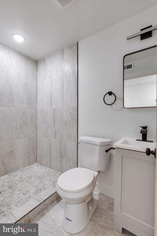 Foto del edificio - 4153 Mantua Ave