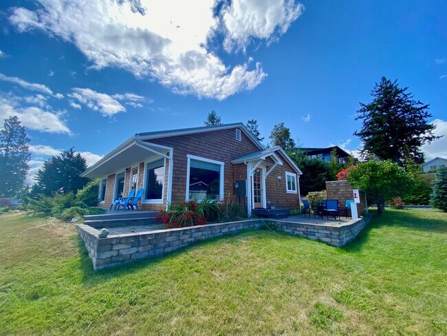 Building Photo - High Quality Term Rental in Town with Harb...
