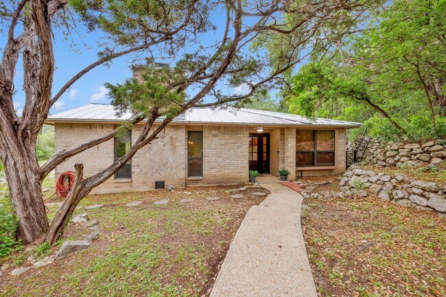 Building Photo - Charming 3/2 in Scenic Helotes, TX