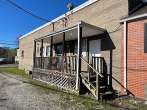 Building Photo - 700 W 5th St