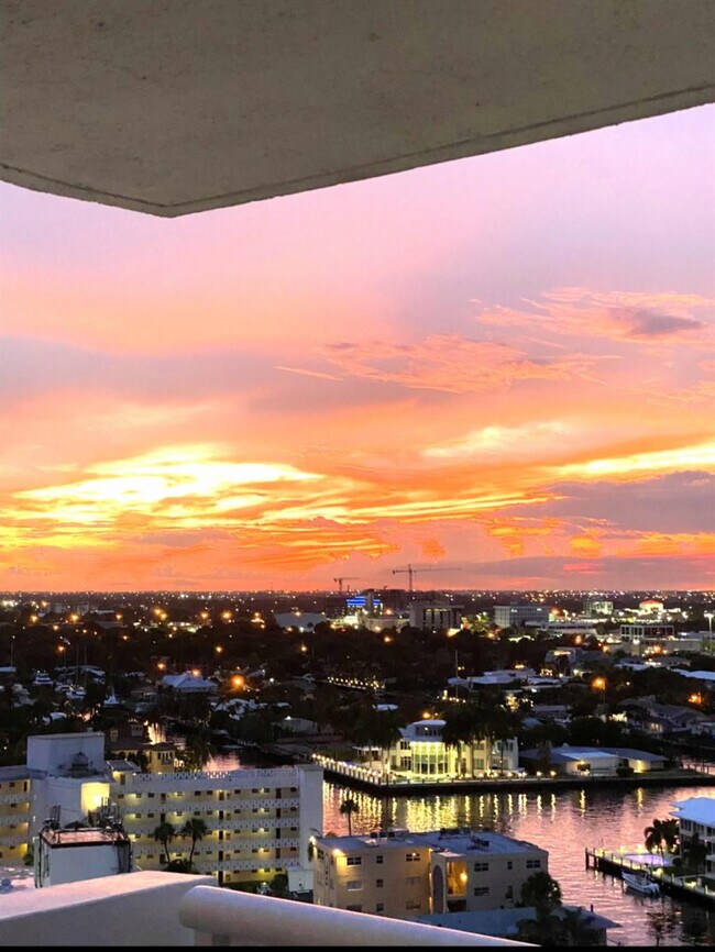 Foto del edificio - 2715 N Ocean Blvd