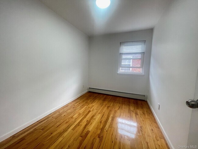 Foto del edificio - 43-16 223rd St