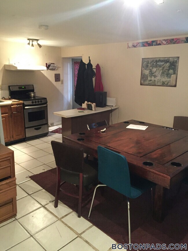 Foto del edificio - 684 Parker St