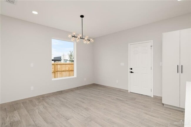 Building Photo - 17 Selena St