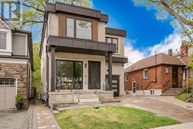 Building Photo - 112 Blantyre Ave