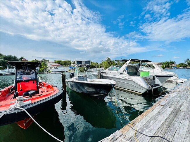 Foto del edificio - 2033 Calais Dr