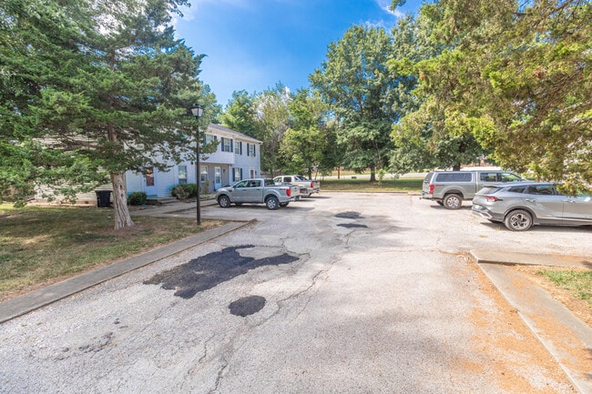 Building Photo - 1655 W Amos Dr