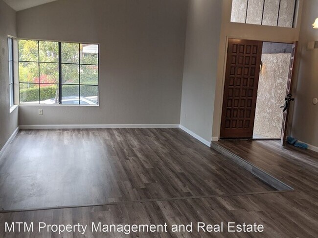 Building Photo - 12819 Calle De Las Rosas