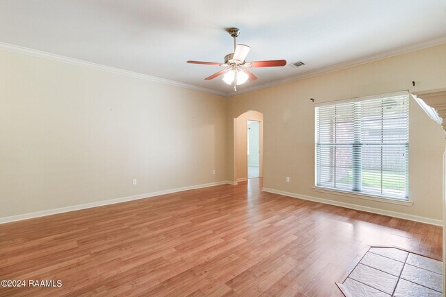 Building Photo - 218 Harvest Pointe Cir