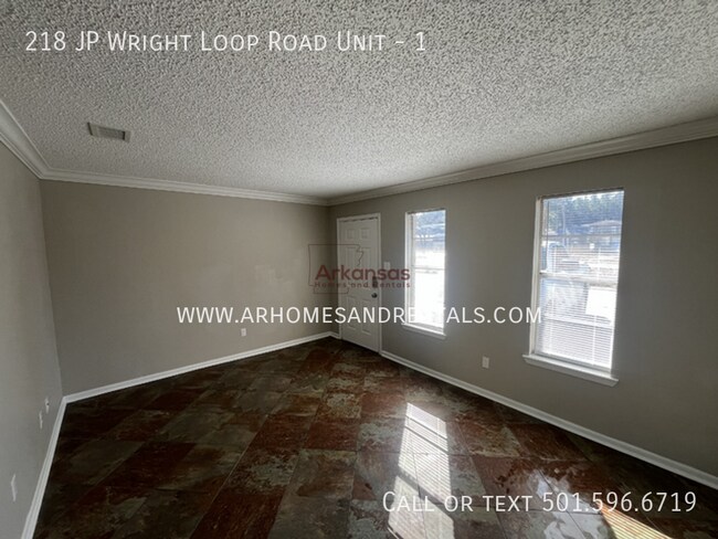Foto del edificio - 218 S J P Wright Loop Rd