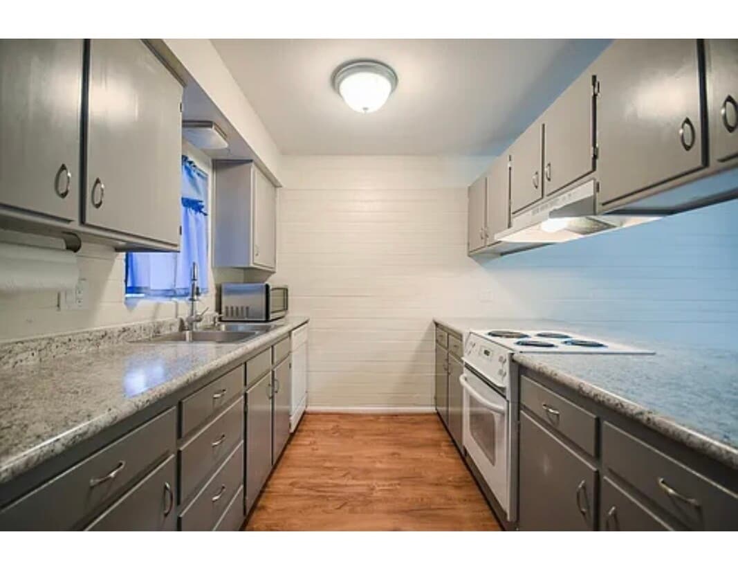 Primary Photo - 3737 E Turney Ave