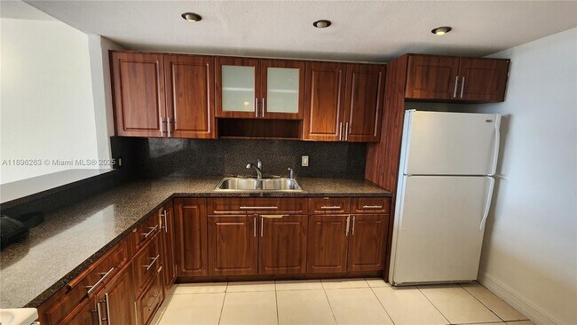 Foto del edificio - 1351 NE Miami Gardens Dr