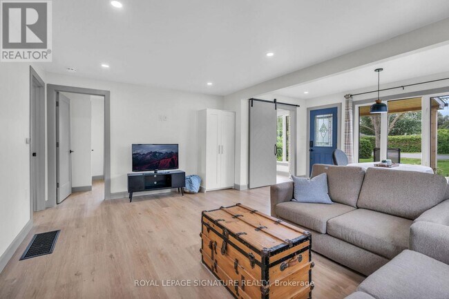 Photo du bâtiment - 117 Maple Ave