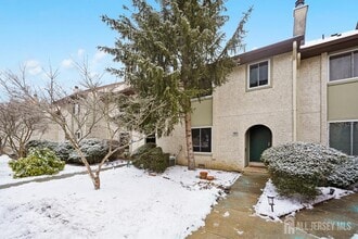 Building Photo - 151 Tennyson Dr