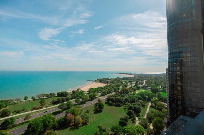 Foto del edificio - 5445 N Sheridan Rd