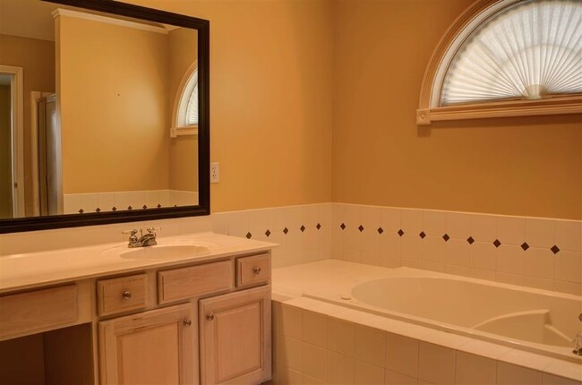 Building Photo - 10525 Eagle Crossing Dr