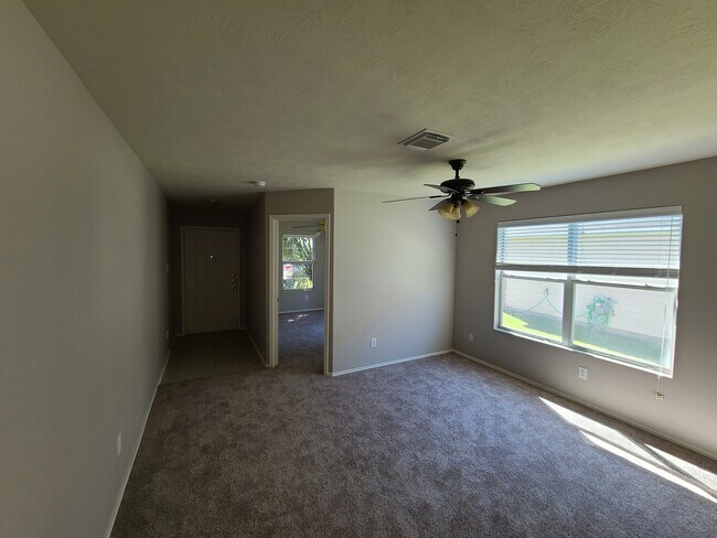 Building Photo - 718 Silver Cliff Ln