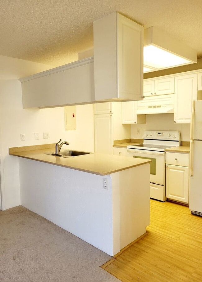 Foto del edificio - AVAILIBLE NOW | First Floor Condo: One Bedroom, One Bathroom & Spacious Lanai | Two Assigned Park...