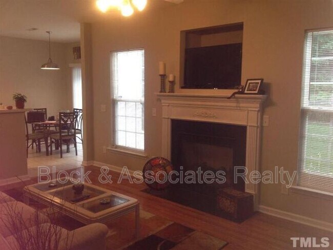 Foto del edificio - 1414 Crimson Creek Dr