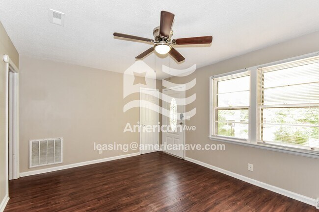 Foto del edificio - 14 Hillside Cir