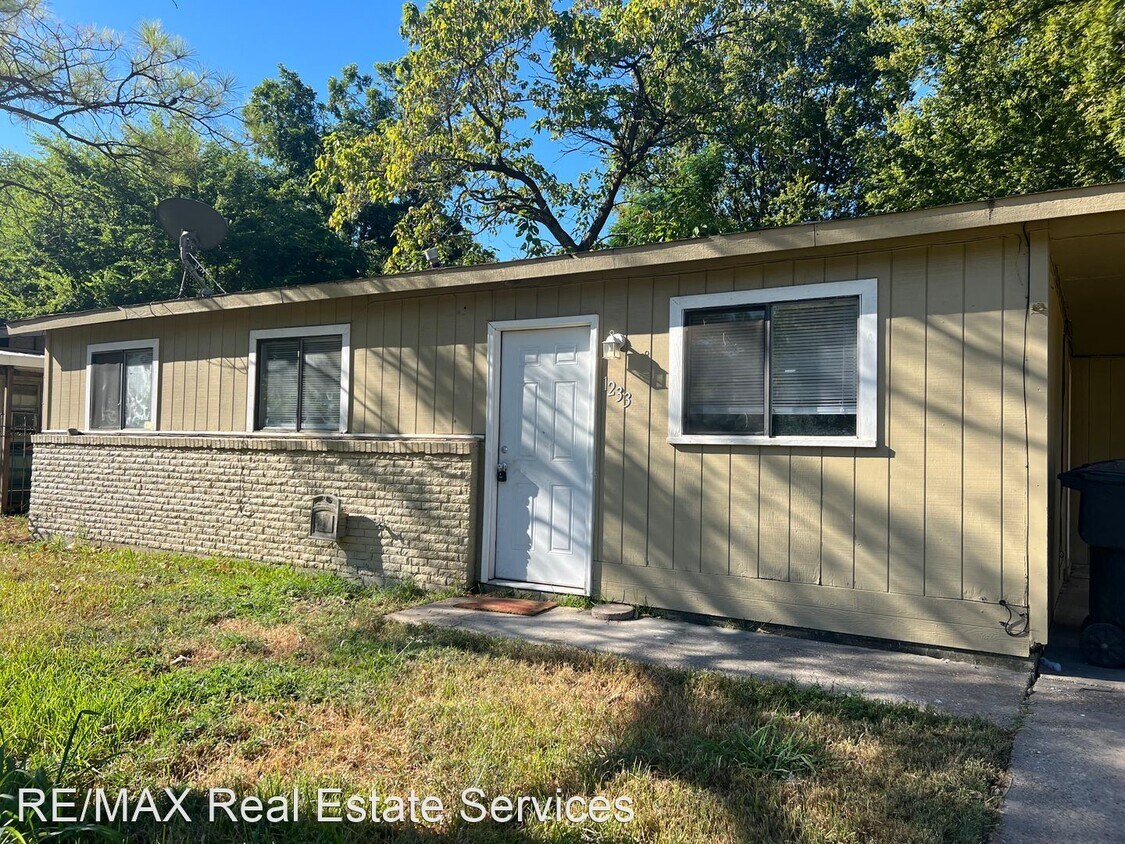 Primary Photo - 3 br, 1 bath House - 1233 Norris