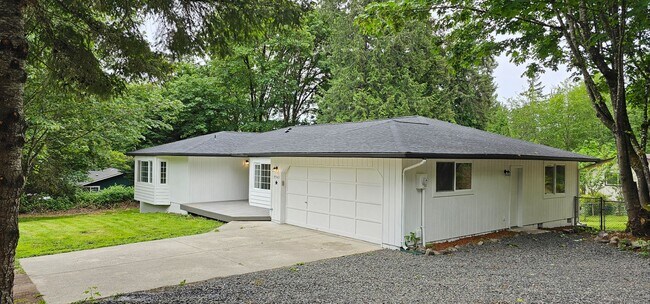 Building Photo - Spacious Rambler