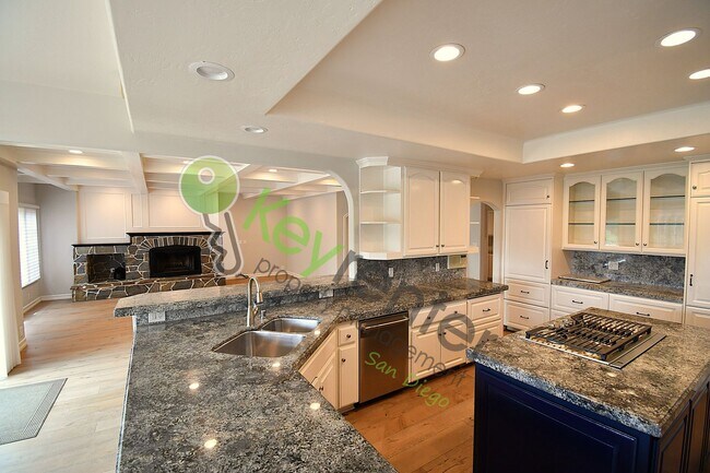 Foto del edificio - Rarely available estate in Solana Beach | Loma Del Cielo neighborhood |Rare blend of luxury, priv...