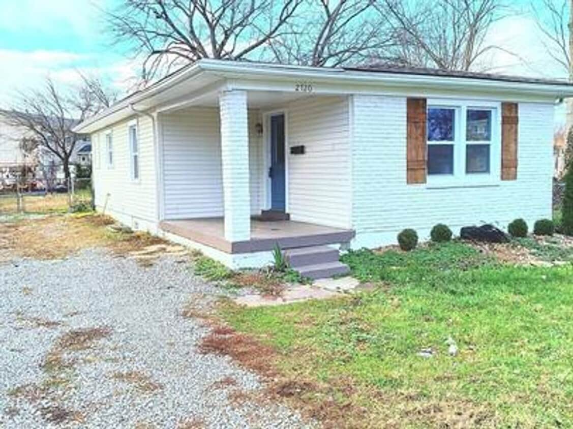 Building Photo - Perfect Small Affordable Family Home w/ Fe...