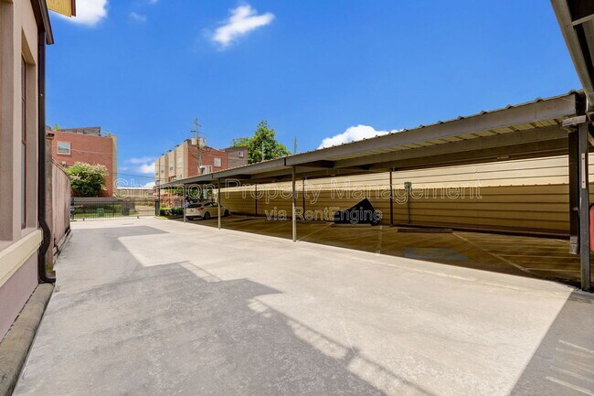 Building Photo - 2700 Albany St